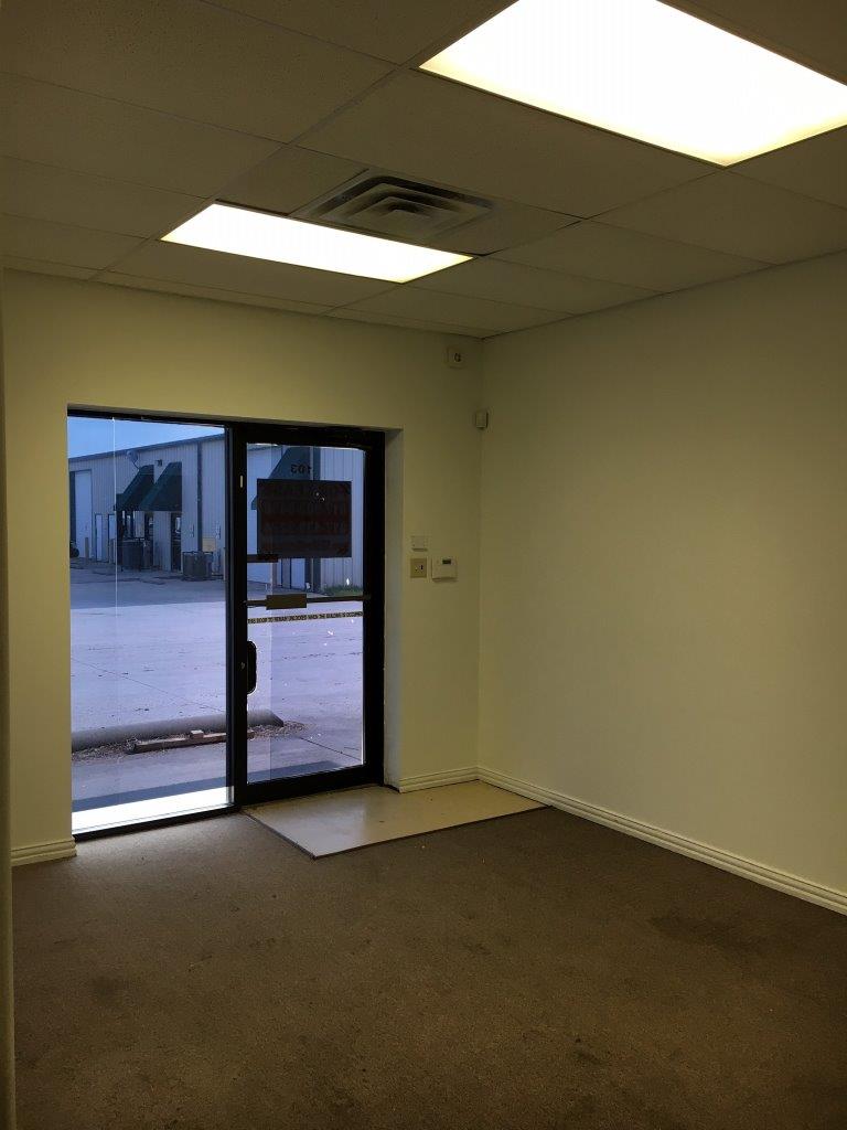 retail lease space near Fort Worth