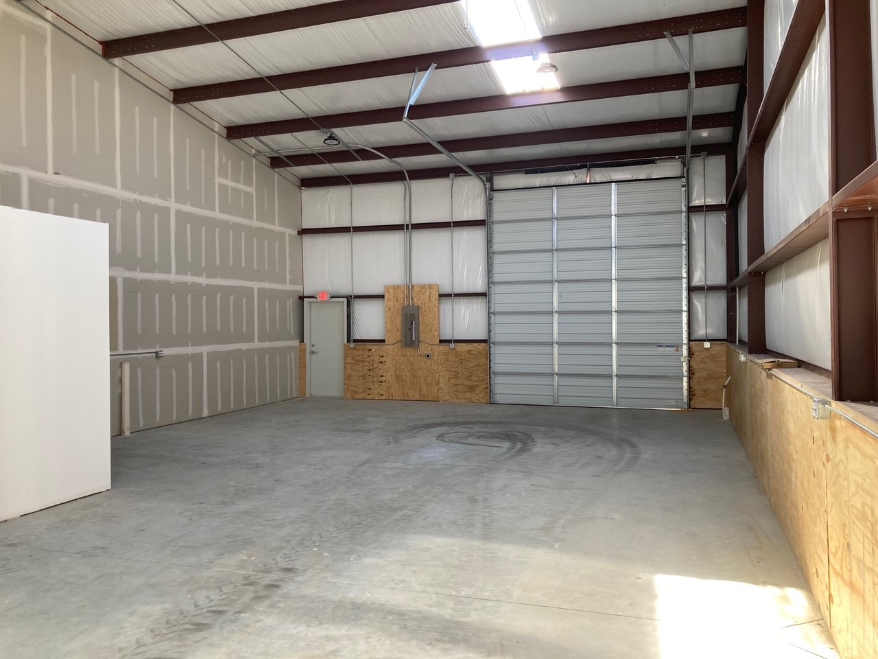 Garage for rent south of Fort Worth at 917 Industrial Park