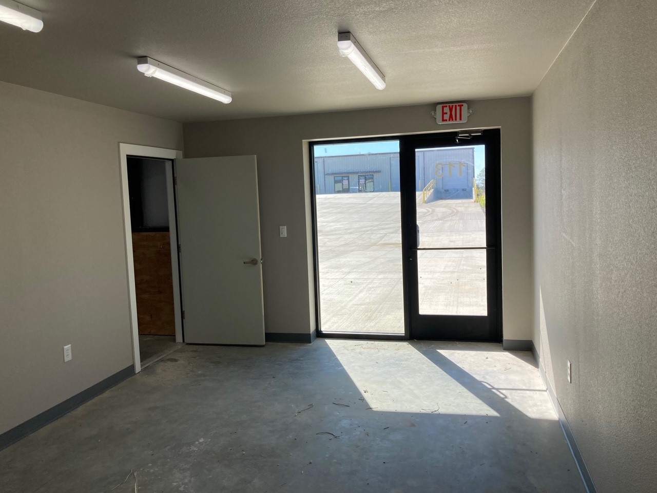 leasing office space in Alvarado